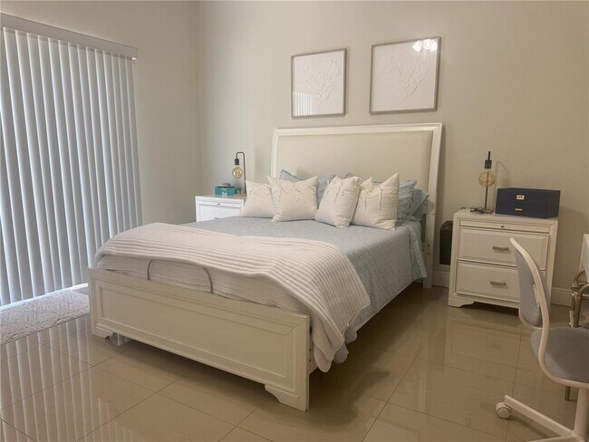 Foto del edificio - 798 NE 43rd St