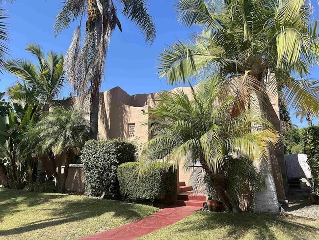 Foto del edificio - 4736 Biona Dr