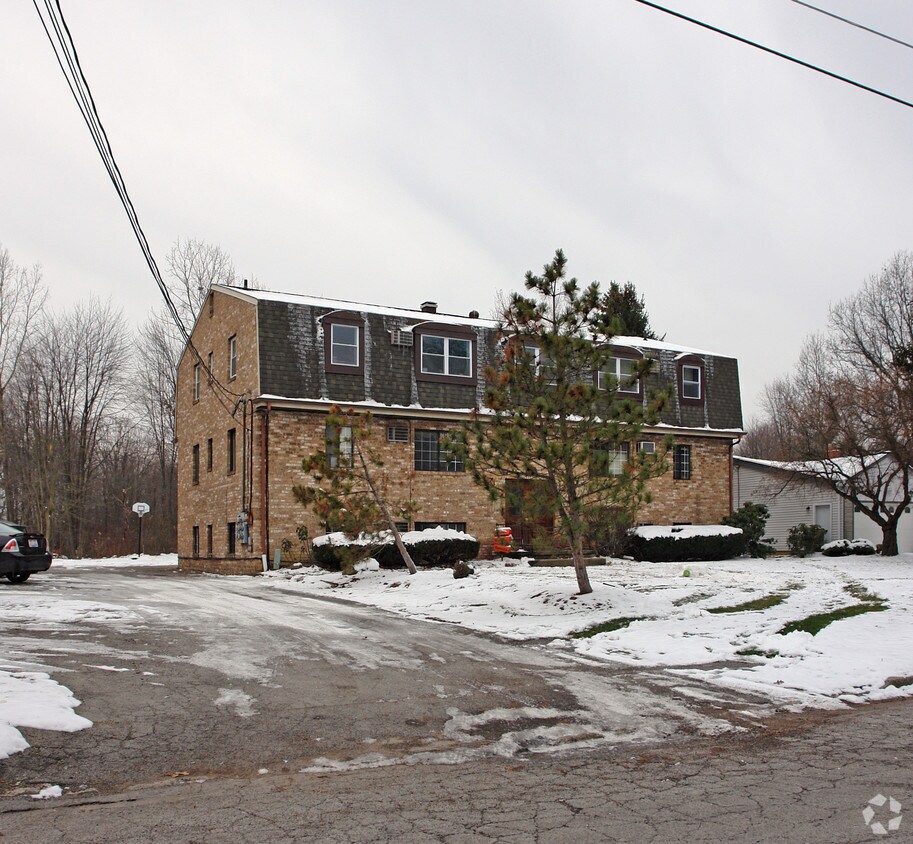 1893 Oles Ave, Youngstown, OH 44514 Apartments in Youngstown, OH
