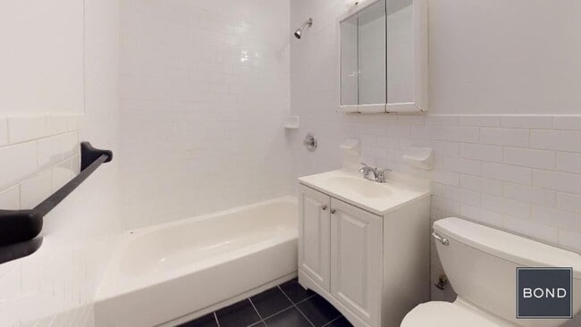 Building Photo - 538 W 47th St