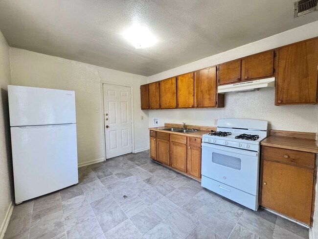 Building Photo - 360 Virtual Tour Available