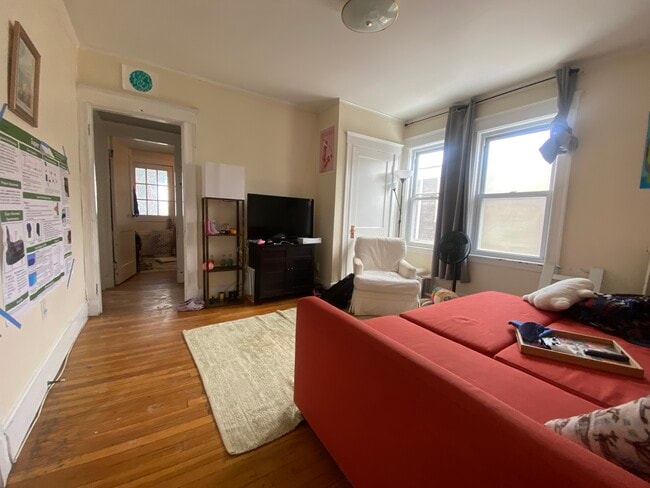 Building Photo - 14 Stockwell St