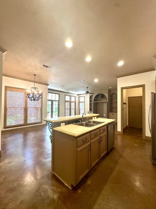 Foto del edificio - 3 Bedrooms | 2 Bathrooms Custom home in desirable Springlake Subdivision