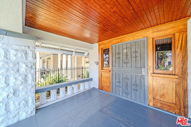 Building Photo - 1404 S Manhattan Pl