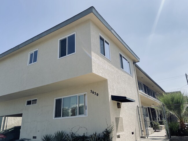 Upstairs Unit - Good Lighting - 2630 S Hobart Blvd Apartments
