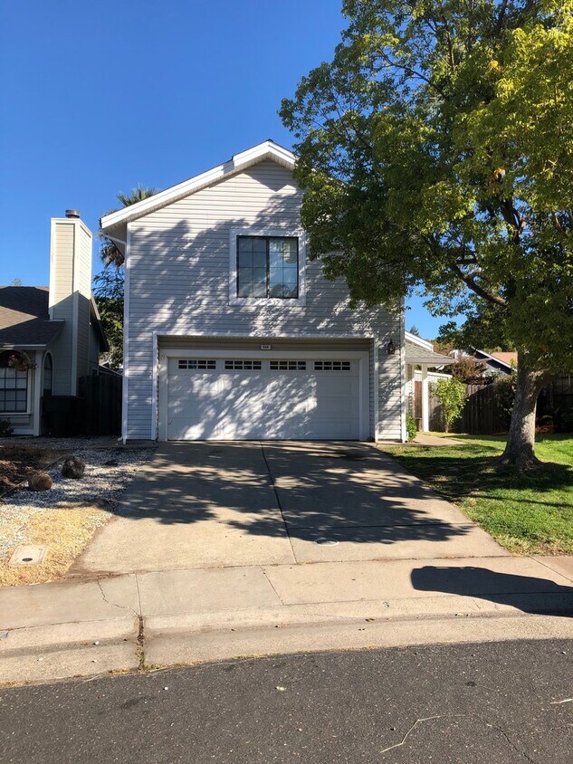 Foto del edificio - 644 Springfield Cir