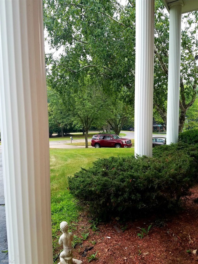 Foto del edificio - 730 Birch Tree Ln