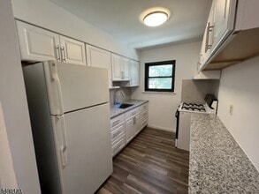 Building Photo - 401 US-22