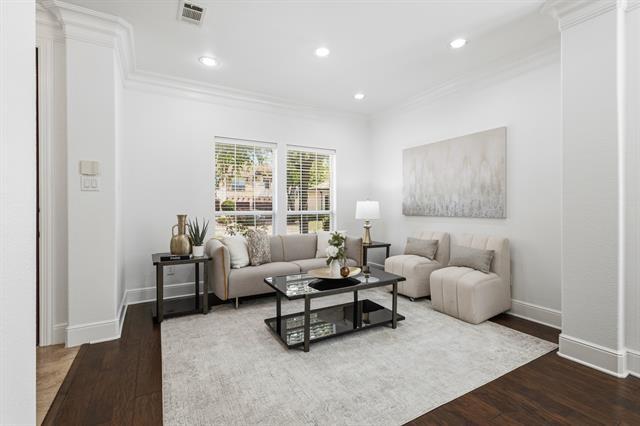 Foto del edificio - 8401 Foothill Dr