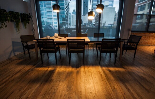Dining Room - 850 W Adams St