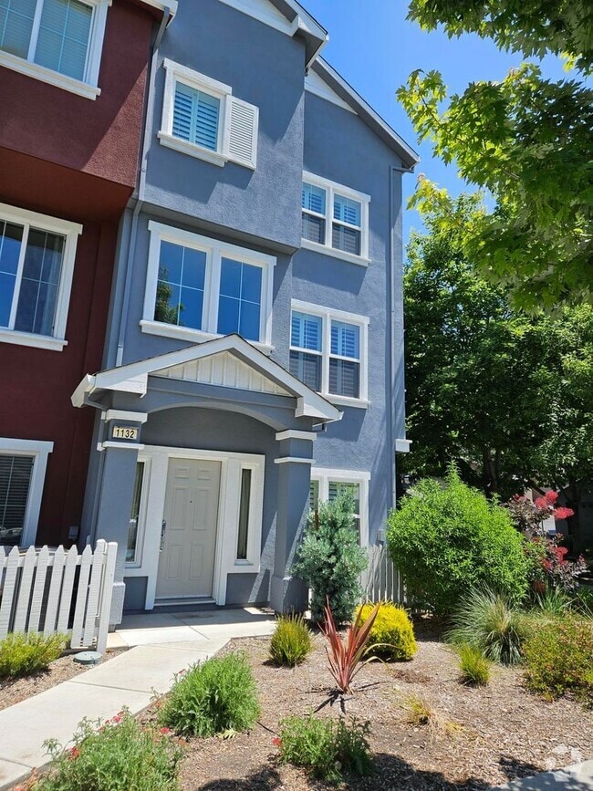Building Photo - 1132 Campbell Ave