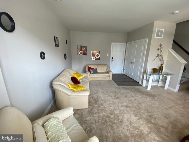 Building Photo - 1213 Lawler Dr