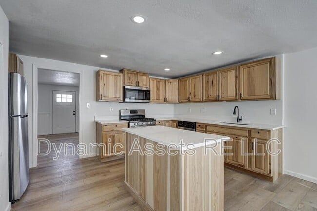 Foto del edificio - 410 Fieldcrest Dr