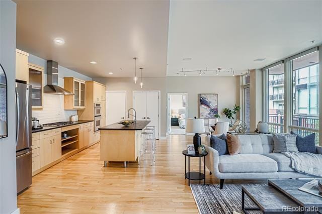 Foto del edificio - 1401 Delgany St