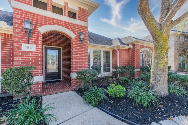 Foto del edificio - 5818 Bent Arbor Ln