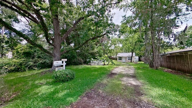 Building Photo - Tiny House Big Yard