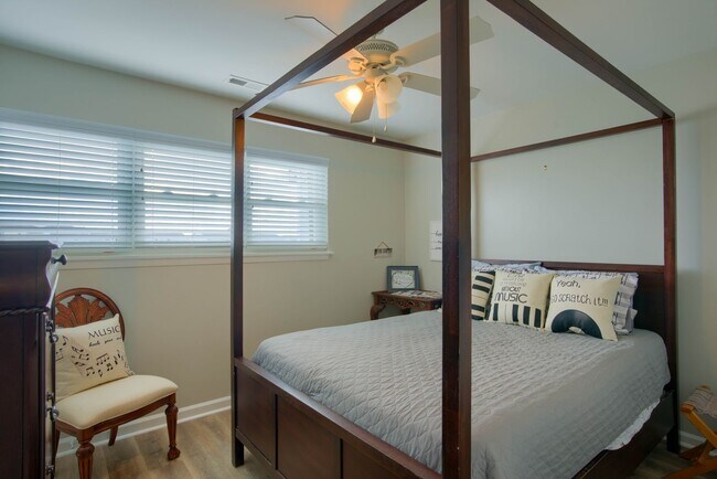Foto del edificio - FURNISHED OFF-SEASON MONTHLY RENTAL-STARTI...