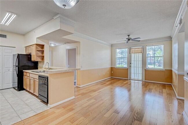 Foto del edificio - 9833 Baywinds Blvd