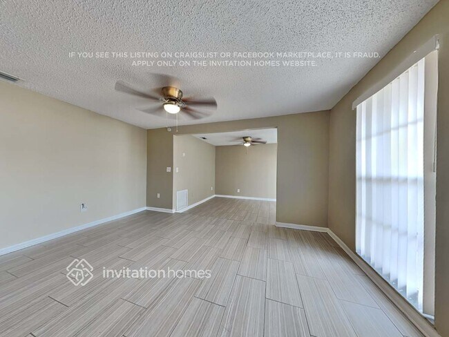 Foto del edificio - 8261 Greenleaf Cir