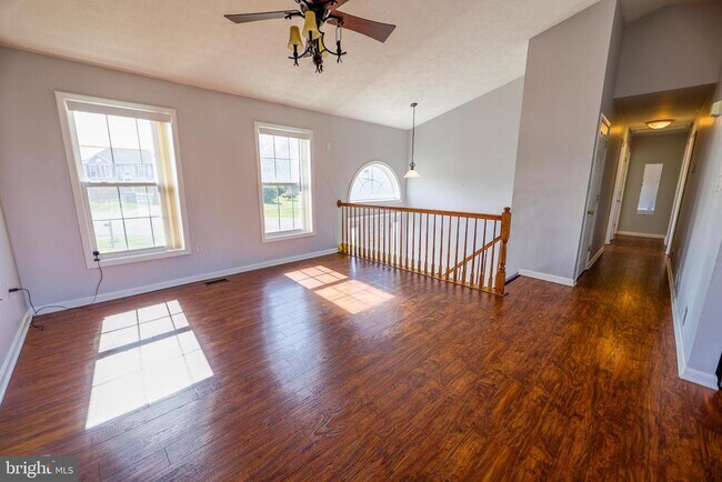 Building Photo - 18500 Bull Run Dr