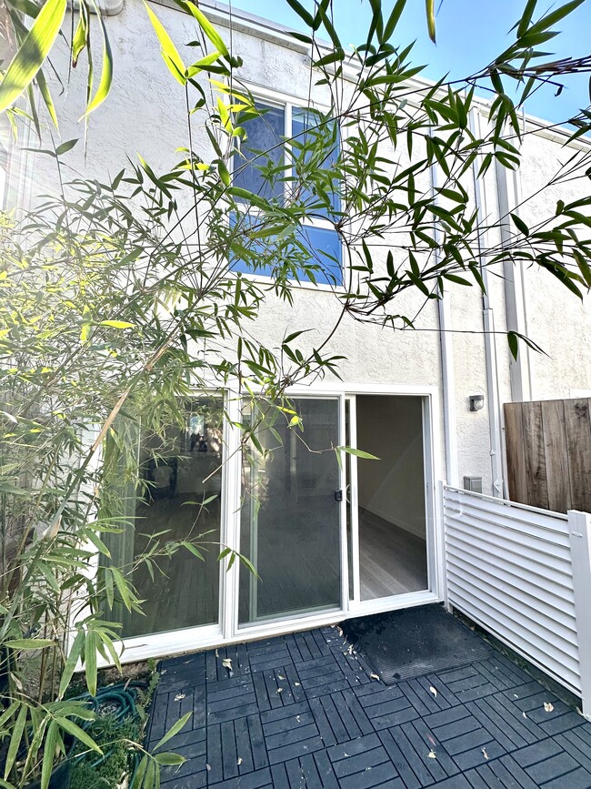 Building Photo - 1411 Creekside Dr