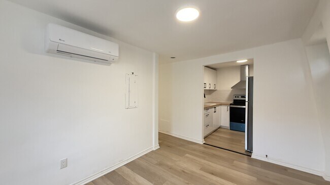 Photo du bâtiment - 137 Oakdale Ave