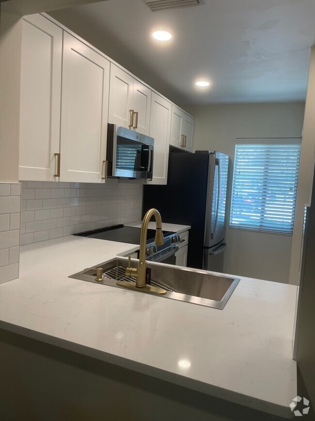 Building Photo - 806 Marsh Cove Pl