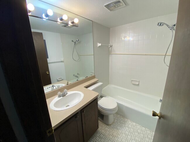 Bathroom - 4387 Wilshire Blvd