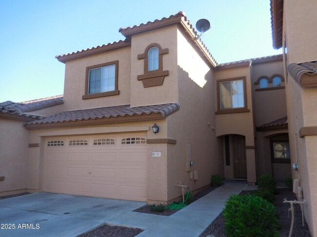 Building Photo - 2600 E Springfield Pl