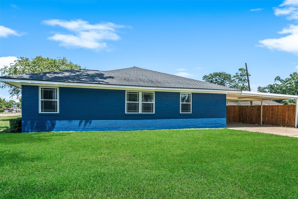 Primary Photo - 4254 T C Jester Blvd