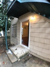Building Photo - 900 1/2 S 2nd St