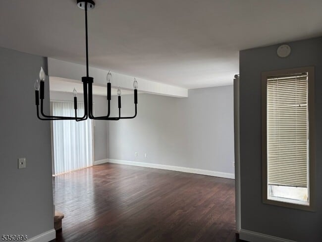 Building Photo - 46 Bennington Square