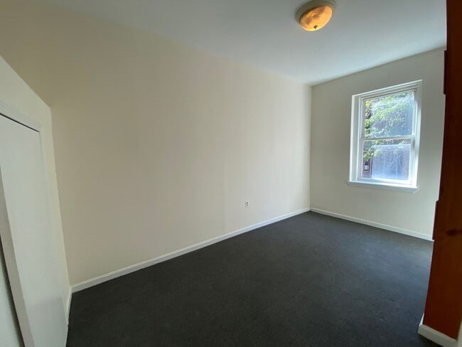 Building Photo - 3 Bed Aberdeen St