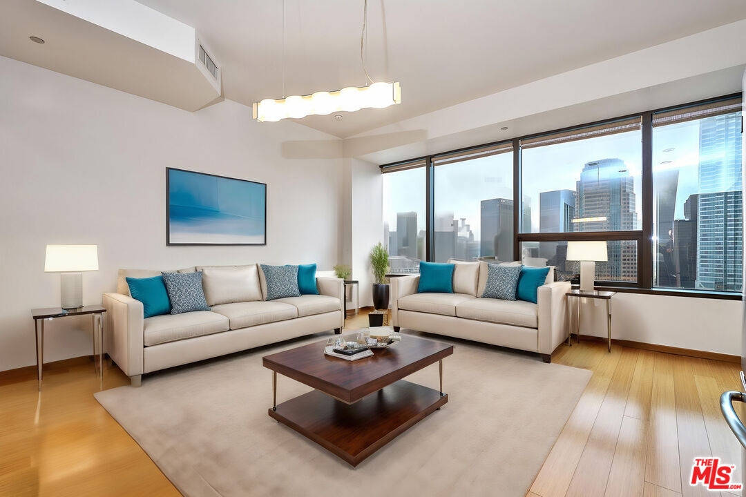Foto principal - 1100 Wilshire Blvd