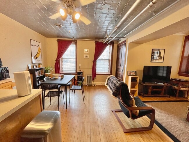 Building Photo - 2334 W Belden Ave