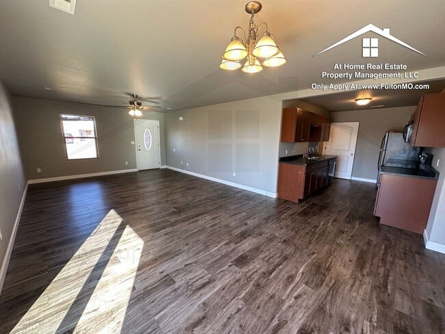 Foto del edificio - 518 Commons Drive Fulton, MO 65251