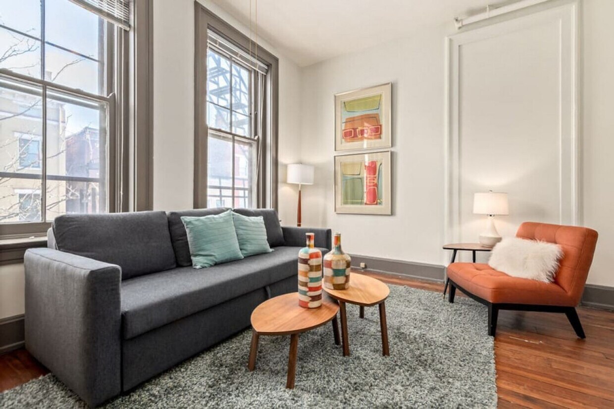 Foto principal - 126 E 13th St