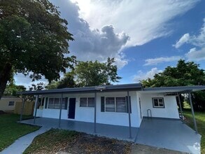 Building Photo - 5724 Seton Dr