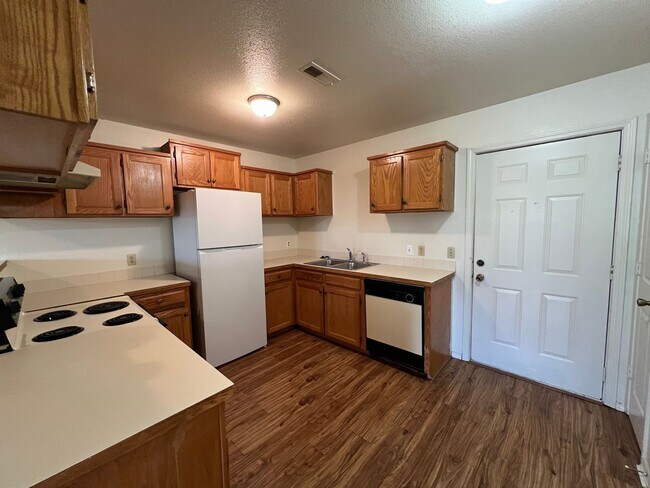 Foto del edificio - Top/2nd floor 2BR unit