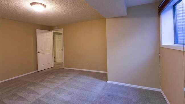 Building Photo - 2083 Sussex Ln