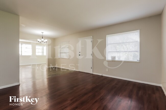 Building Photo - 3819 W Wisconsin Ave