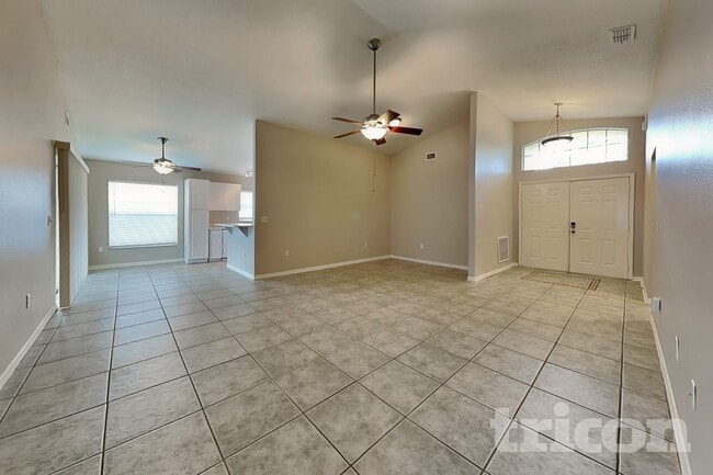 Foto del edificio - 7641 Manor Dr