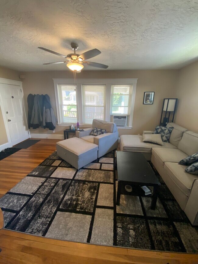 Foto del edificio - 559 Ashmont St
