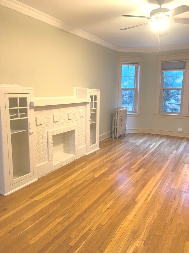 Building Photo - 836 W Sunnyside Ave