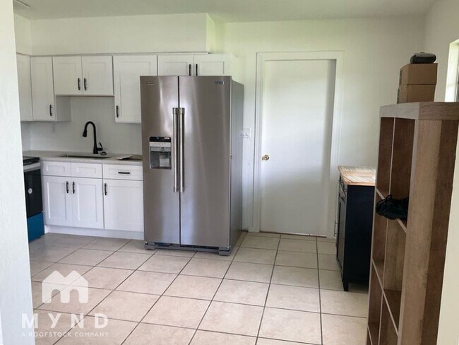 Foto del edificio - 7563 Meadowlawn Dr N