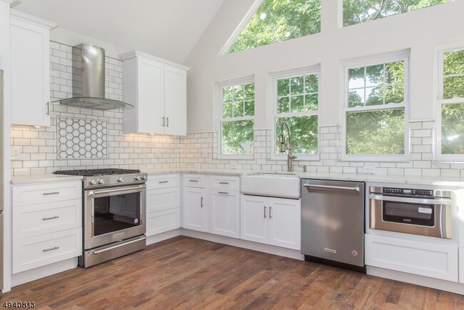 Foto del edificio - 28 Oak Pl