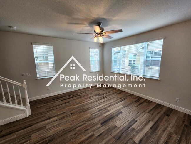 Building Photo - Updated 3bd/2.5ba Roseville Home with 2 Ca...