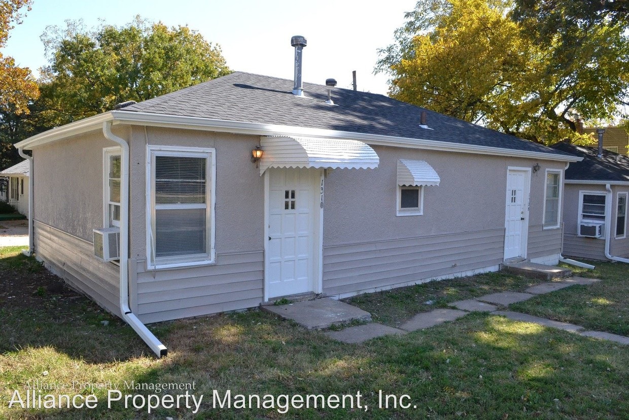 Primary Photo - 1304 N Manhattan Ave