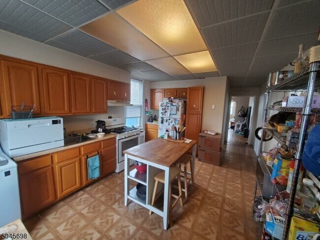 Foto del edificio - 313 Rutherford Blvd