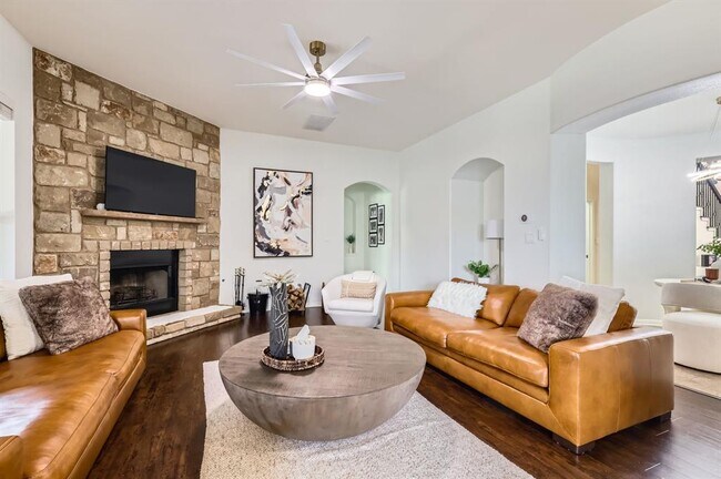 Building Photo - 4349 Green Tree Dr